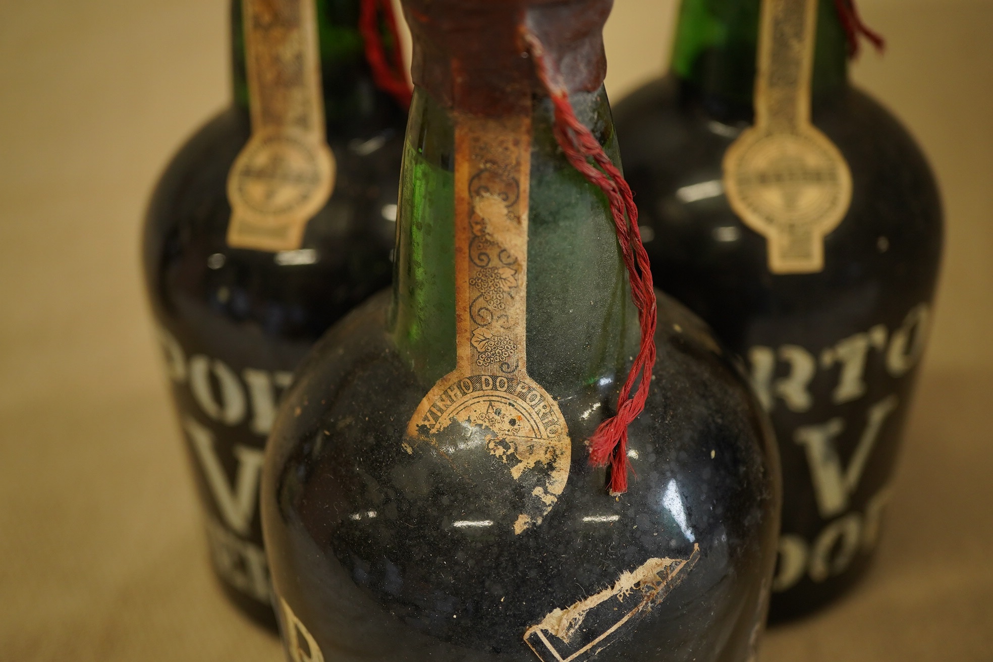 Three bottles of Porto VV Niepoort Port.